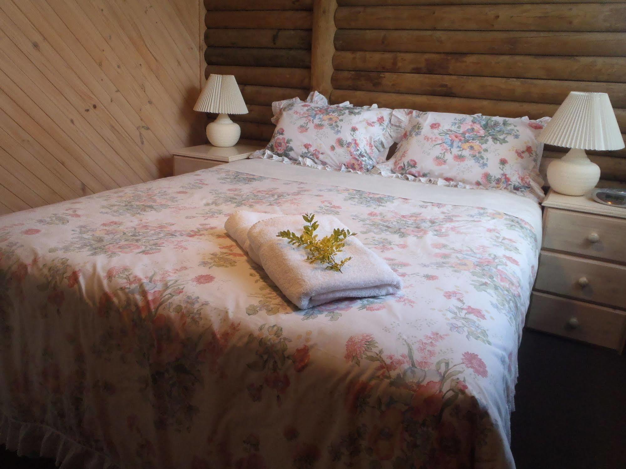 Lazy Acre Log Cabins Лейкс-Энтранс Экстерьер фото