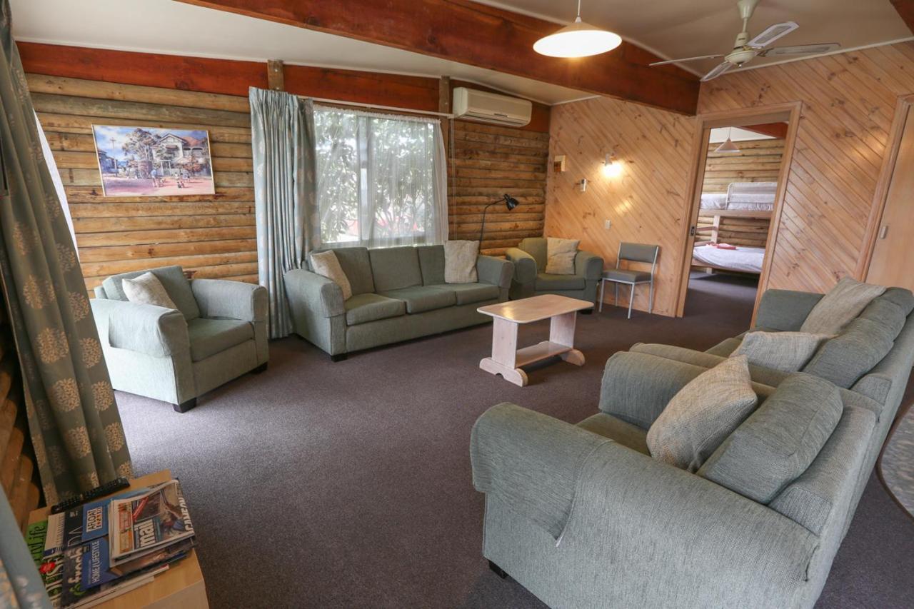 Lazy Acre Log Cabins Лейкс-Энтранс Экстерьер фото